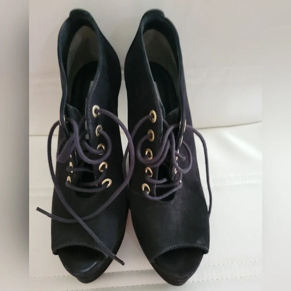 Diane von Furstenberg Black Suede Lace Up Peep Toe Platform Bootie Wedges, Sz 7. - Picture 2 of 5